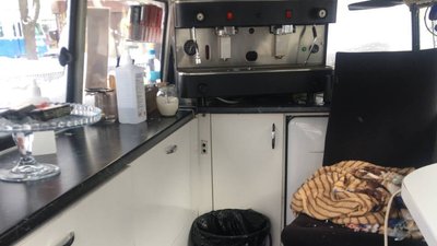 Вандали розбили "Артиновський бус", що стоїть у центрі Вінниці Вандали розбили "Артиновський бус", що стоїть у центрі Вінниці