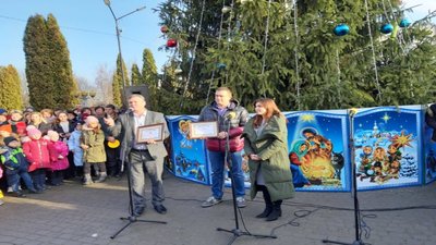 У Шумську встановлюють рекорд України. Це "Найбільша ялинка з круасанів" У Шумську встановлюють рекорд України. Це "Найбільша ялинка з круасанів"