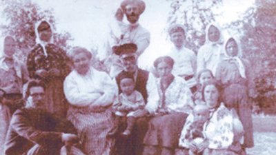 Іван Тобілевич (Карпенко-Карий) у родинному колі на хуторі Надія, 1907