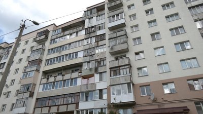Рівнянин викинувся з вікна після побиття сестри: що кажуть медики та очевидці