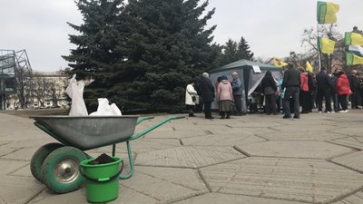 У Полтаві протестують проти продажу земель сільськогосподарського призначення У Полтаві протестують проти продажу земель сільськогосподарського призначення