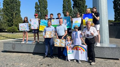 В Ужгороді погасили поштову марку "Українська мрія" В Ужгороді погасили поштову марку "Українська мрія"