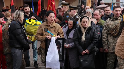У Бовшеві на Франківщині попрощалися з полеглим Героєм України Дмитром Коцюбайлом на позивний Да Вінчі У Бовшеві на Франківщині попрощалися з полеглим Героєм України Дмитром Коцюбайлом на позивний Да Вінчі