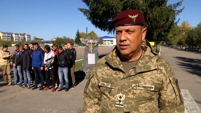 Шістнадцять призовників Житомирщини відправили у десантно-штурмові війська Шістнадцять призовників Житомирщини відправили у десантно-штурмові війська