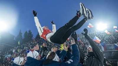 Збірна Чехії святкує історичну "бронзу" Кубка світу в змішаній естафеті Нового Места, 2026