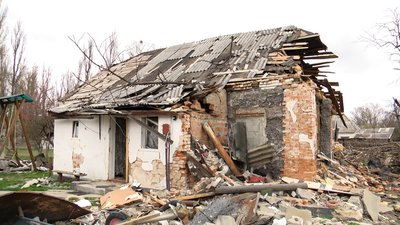 У Малинській громаді на Житомирщині обстежують всі пошкоджені будівлі внаслідок обстрілів У Малинській громаді на Житомирщині обстежують всі пошкоджені будівлі внаслідок обстрілів