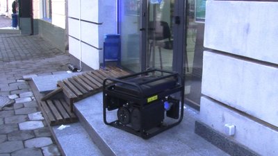 У Луцьку інспектори рятувальники перевіряли генератори в аптеках та кафе У Луцьку інспектори рятувальники перевіряли генератори в аптеках та кафе