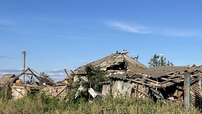 В деокупованому селі на Харківщині ексгумували тіла двох людей зі слідами катувань В деокупованому селі на Харківщині ексгумували тіла двох людей зі слідами катувань