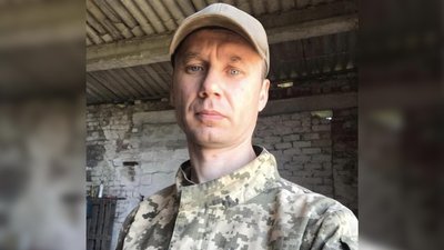 Обороняє Бахмут і мріє водити доньку у садок: історія лісівника з Вінниччини, який захищає країну