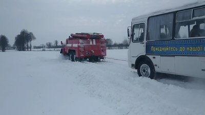 За добу рятувальники Житомирщини надали допомогу водіям 41 автомобіля За добу рятувальники Житомирщини надали допомогу водіям 41 автомобіля