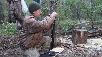 “Заряджаю, ношу боєприпаси, він стріляє” — на Сумщині служать гранатометниками батько й син з Чернівеччини “Заряджаю, ношу боєприпаси, він стріляє” — на Сумщині служать гранатометниками батько й син з Чернівеччини
