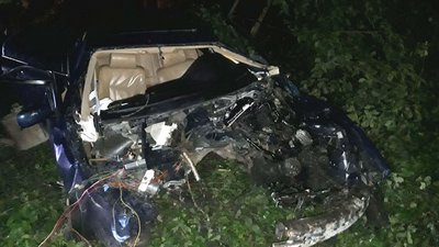 Один – в стовп, інший – у дерево: в поліції розповіли подробиці двох автотрощ на Рівненщині Один – в стовп, інший – у дерево: в поліції розповіли подробиці двох автотрощ на Рівненщині