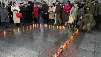Запалили свічки скорботи: у Черкасах вшанували жертв Голодоморів Запалили свічки скорботи: у Черкасах вшанували жертв Голодоморів