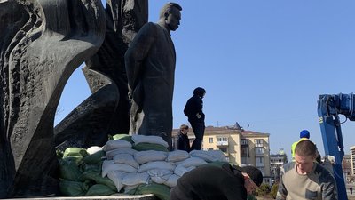 В Івано-Франківську убезпечують пам’ятник Іванові Франку від можливих руйнувань В Івано-Франківську убезпечують пам’ятник Іванові Франку від можливих руйнувань