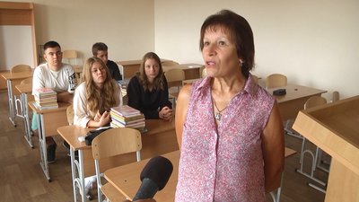 Світлана Басіста — вчителька однієї зі шкіл громади, яка була найбільше зруйнована, серпень 2023. Фото: Суспільне Хмельницький Світлана Басіста — вчителька однієї зі шкіл громади, яка була найбільше зруйнована, серпень 2023. Фото: Суспільне Хмельницький