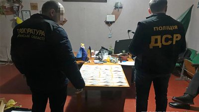 Голову ОТГ на Луганщині затримали на хабарі Голову ОТГ на Луганщині затримали на хабарі