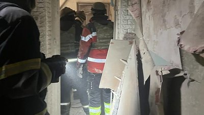 У новорічну ніч РФ обстріляла Куп’янськ-Вузловий з РСЗВ: росіяни влучили у багатоповерхівку У новорічну ніч РФ обстріляла Куп’янськ-Вузловий з РСЗВ: росіяни влучили у багатоповерхівку