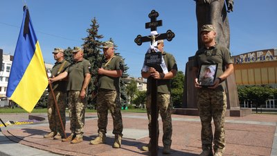 У Рівному попрощались із 26-річним військовим Сергієм Моканом У Рівному попрощались із 26-річним військовим Сергієм Моканом