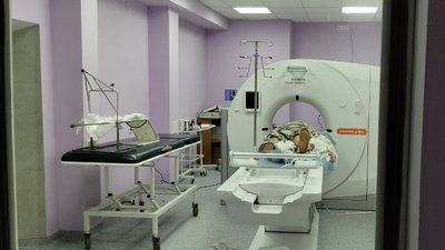 Новий комп'ютерний томограф вартістю один мільйон доларів випробовують в обласній лікарні у Житомирі Новий комп'ютерний томограф вартістю один мільйон доларів випробовують в обласній лікарні у Житомирі
