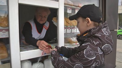 Зібрав 34 тисячі гривень на ЗСУ: луцький школяр виготовляє патріотичні аксесуари Зібрав 34 тисячі гривень на ЗСУ: луцький школяр виготовляє патріотичні аксесуари