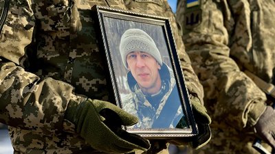 З військовим Василем Дещинським попрощалися у Рівному
