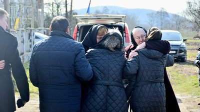 В Ужгородському районі попрощалися із полеглим на війні Русланом Гребенюком В Ужгородському районі попрощалися із полеглим на війні Русланом Гребенюком