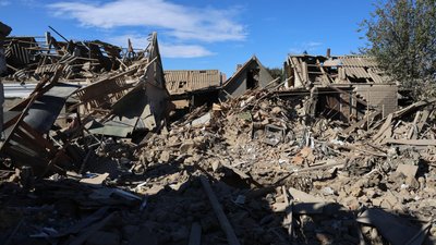 Обстріли Херсона, руїни, атаки РФ