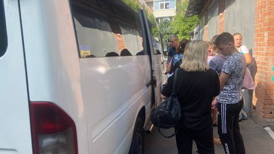 "Коли побачимось, не відомо": із Полтавщини їздять безплатні евакуаційні рейси до кордону "Коли побачимось, не відомо": із Полтавщини їздять безплатні евакуаційні рейси до кордону
