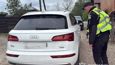 Правоохоронець на місці події, де сталася стрілянина