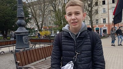 У Тернополі збирають підписи проти оренди Почаївської лаври московським патріархатом У Тернополі збирають підписи проти оренди Почаївської лаври московським патріархатом