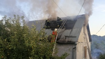 У Житомирі горів приватний житловий будинок У Житомирі горів приватний житловий будинок