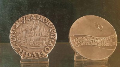 Окупанти викрали в Маріуполі колекцію українського медальєра Юхима Харабета Окупанти викрали в Маріуполі колекцію українського медальєра Юхима Харабета