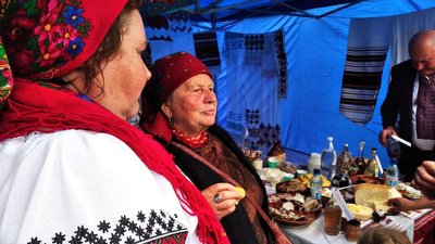 Вистава та народна музика: як на Буковині відзначають 80 років від Дня народження Миколайчука Вистава та народна музика: як на Буковині відзначають 80 років від Дня народження Миколайчука