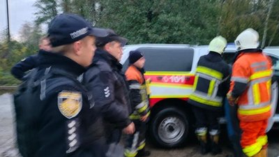 "Прочісували" ліс всю ніч: на Львівщині розшукали 81-річного грибника