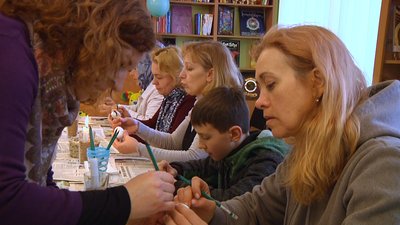 У бібліотеці Житомира проходять заняття з писанкарства У бібліотеці Житомира проходять заняття з писанкарства