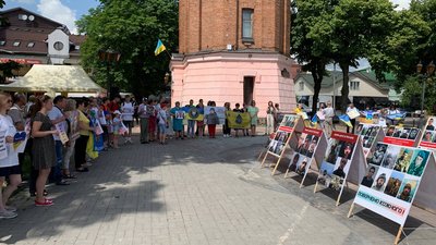 У Вінниці відбулась фотовиставка на підтримку Героїв Маріуполя У Вінниці відбулась фотовиставка на підтримку Героїв Маріуполя