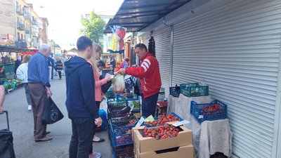 Здешевшала втричі: на рівненських ринках почали продавати черешню із Закарпаття Здешевшала втричі: на рівненських ринках почали продавати черешню із Закарпаття