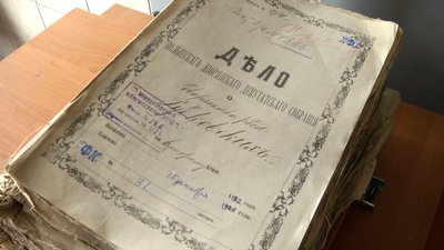 У Житомирському обласному архіві оцифровують документи за допомогою безконтактних сканерів У Житомирському обласному архіві оцифровують документи за допомогою безконтактних сканерів