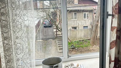Під час миття вікон випала жінка у Рівному
