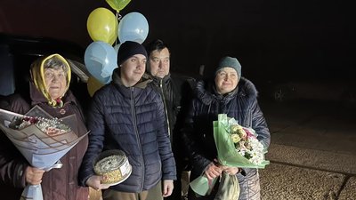 Додому повернулися троє прикордонників, які захищали Зміїний