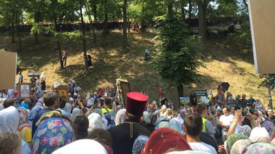 Кілька тисяч вірян УПЦ МП вийшли на Хресну ходу в Києві Кілька тисяч вірян УПЦ МП вийшли на Хресну ходу в Києві