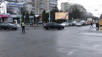 Що означають жести регулювальника: пояснення рівненського патрульного Що означають жести регулювальника: пояснення рівненського патрульного