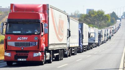 На Дніпропетровщині через спеку обмежили рух вантажівок