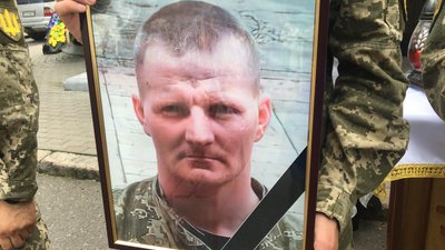 У Полтаві попрощалися із захисниками, які боронили Україну, і загинули на Донеччині У Полтаві попрощалися із захисниками, які боронили Україну, і загинули на Донеччині