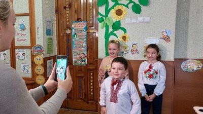 Челендж “100 питань захиснику”. Що питають діти Сумщини у військових Челендж “100 питань захиснику”. Що питають діти Сумщини у військових