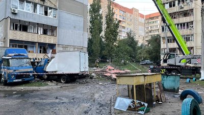 Російська атака на багатоповерхівку в Миколаєві. Що розповіли мешканці будинку про нічний обстріл Російська атака на багатоповерхівку в Миколаєві. Що розповіли мешканці будинку про нічний обстріл