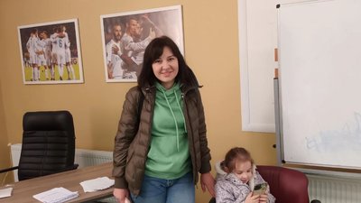 У Тернополі переселенцям вручають сертифікати від іспанських благодійників