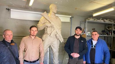 Столична майстерня розробила пам'ятник для скверу "Бійцям за незалежність України" у Лозовій Столична майстерня розробила пам'ятник для скверу "Бійцям за незалежність України" у Лозовій