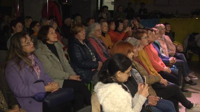 "Все буде Україна". У Вінниці проводять безкоштовні концерти та вистави для переселенців "Все буде Україна". У Вінниці проводять безкоштовні концерти та вистави для переселенців