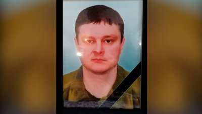 На Чернігівщині попрощалися з трьома військовими ЗСУ, які загинули під час виконання бойових завдань На Чернігівщині попрощалися з трьома військовими ЗСУ, які загинули під час виконання бойових завдань
